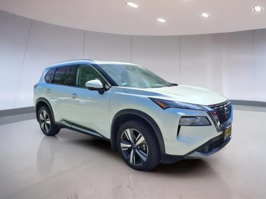 2023 Nissan Rogue SL photo 1