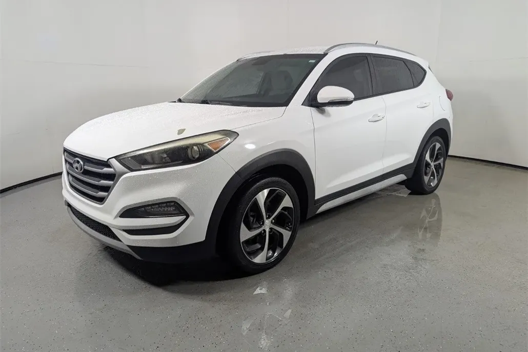 2017 Hyundai Tucson Sport photo 1