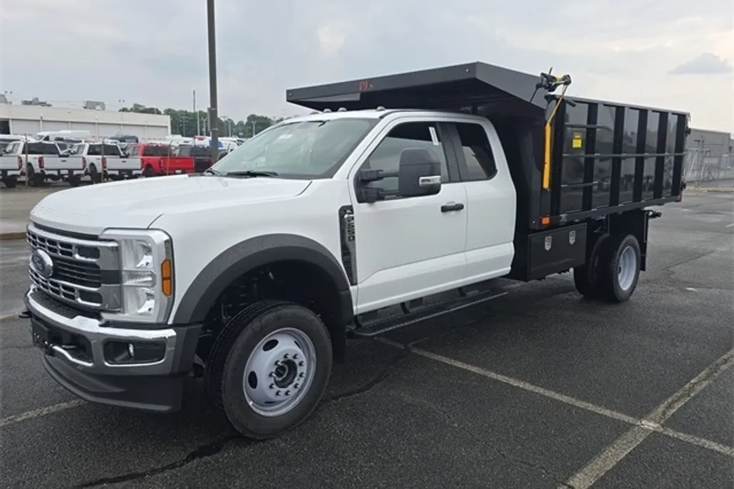 2025 Ford F-550 XL photo 1