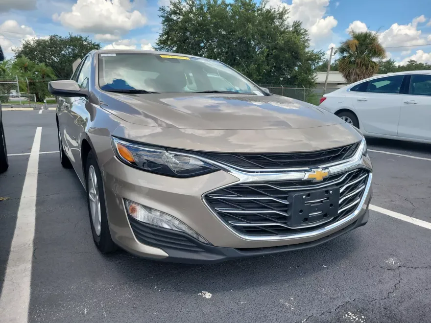 2023 Chevrolet Malibu 1LT photo 1