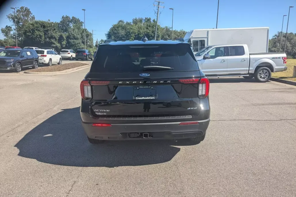 2025 Ford Explorer photo 1