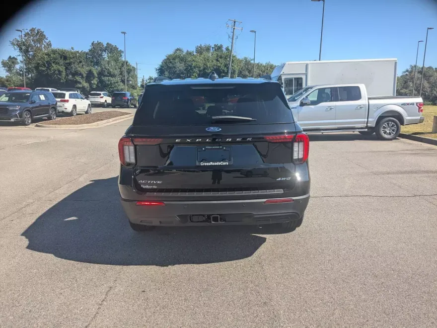 2025 Ford Explorer photo 1