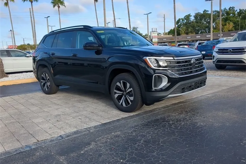 2026 Volkswagen Atlas SE photo 1