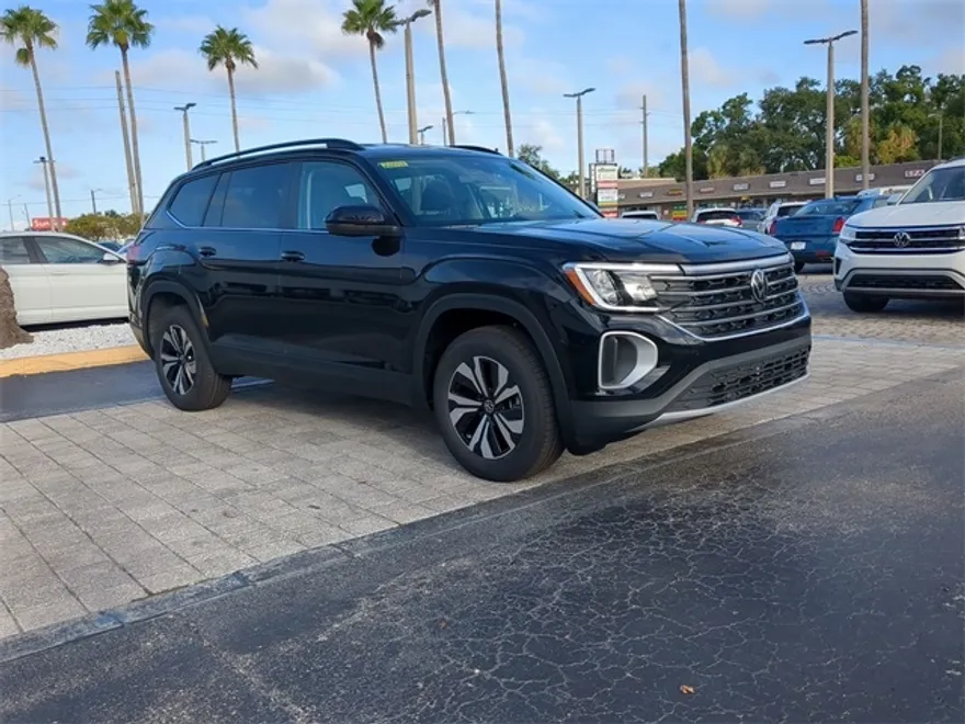 2026 Volkswagen Atlas SE photo 1
