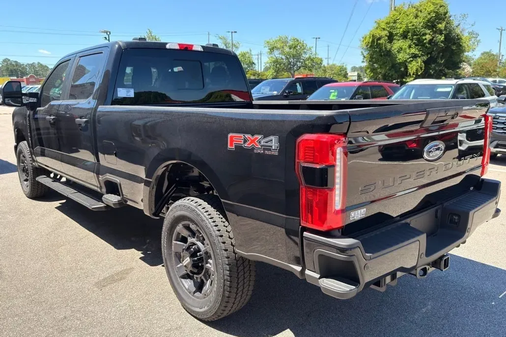 2025 Ford F-350 photo 1