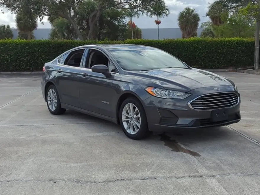2019 Ford Fusion Hybrid SE photo 1