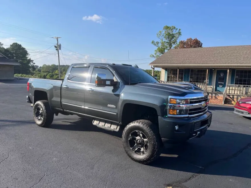 2019 Chevrolet Silverado 2500HD High Country photo 1