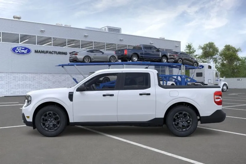 2025 Ford Maverick XLT photo 1