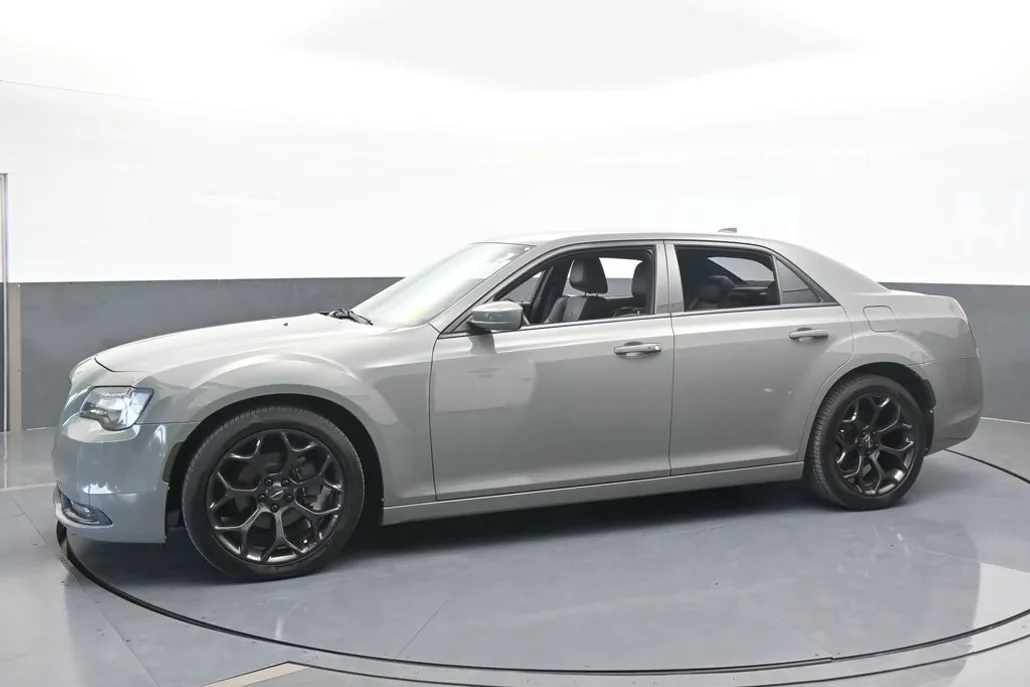 2019 Chrysler 300 S photo 1