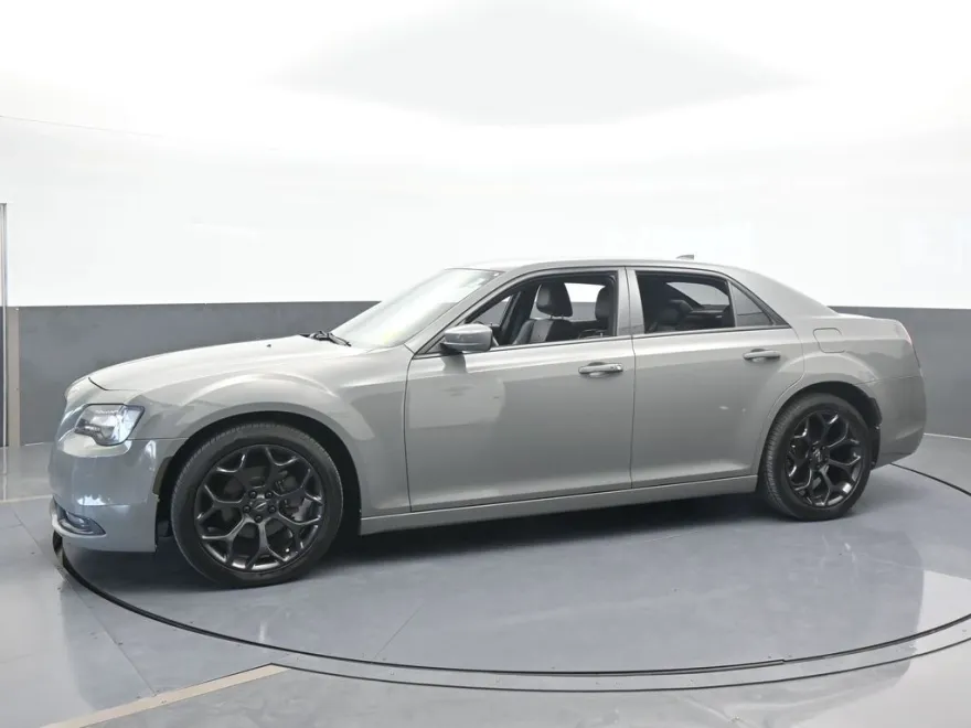 2019 Chrysler 300 S photo 1
