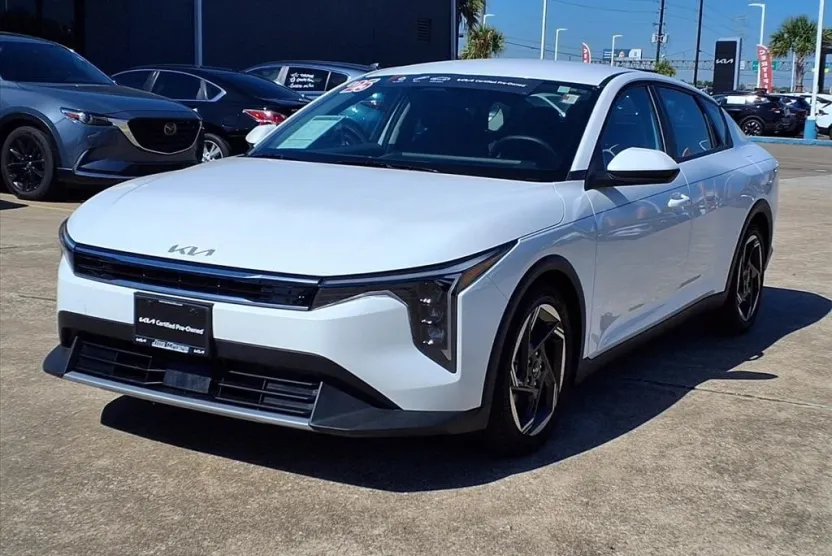 2025 Kia K4 EX photo 1
