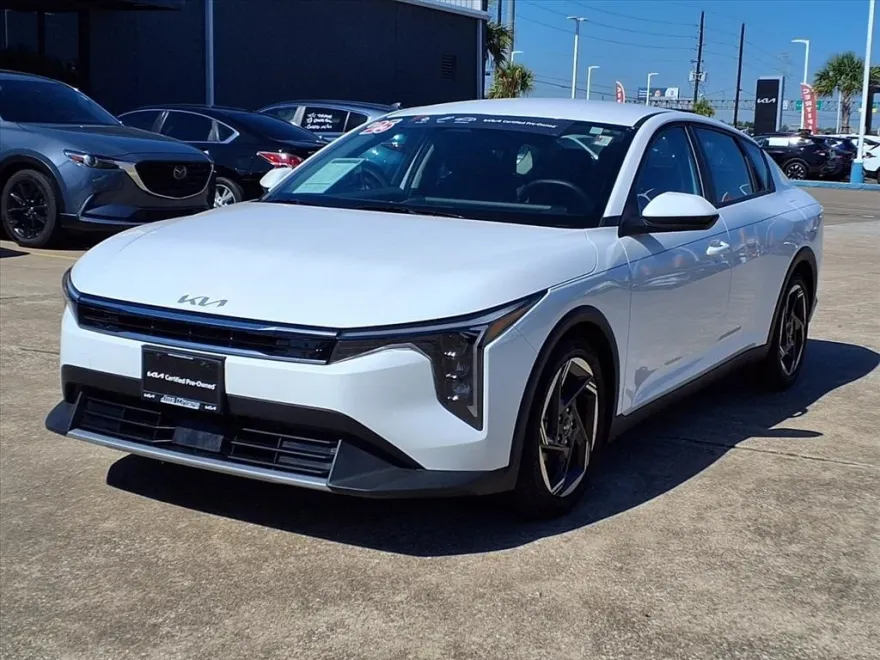 2025 Kia K4 EX photo 1