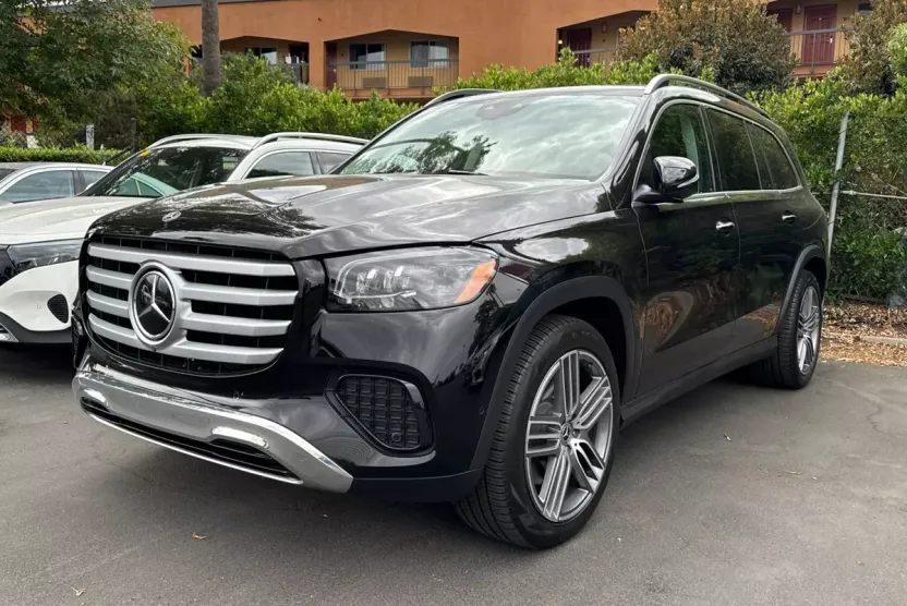 2024 Mercedes Benz GLS 450 4MATIC photo 1