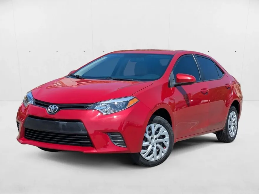 2016 Toyota Corolla LE photo 1