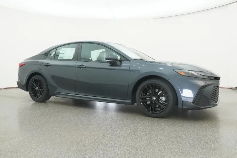 2026 Toyota Camry SE photo 1