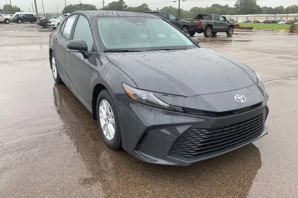 2026 Toyota Camry LE photo 1