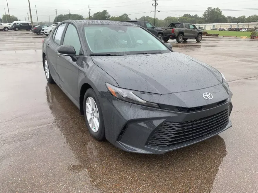 2026 Toyota Camry LE photo 1