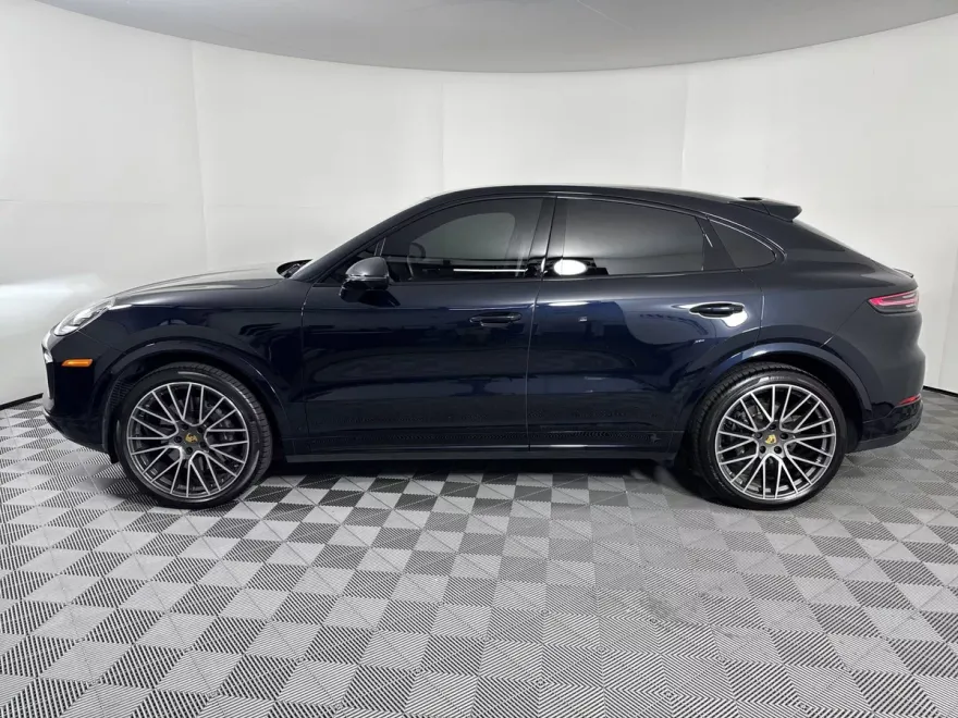 2023 Porsche Cayenne Platinum Edition photo 1