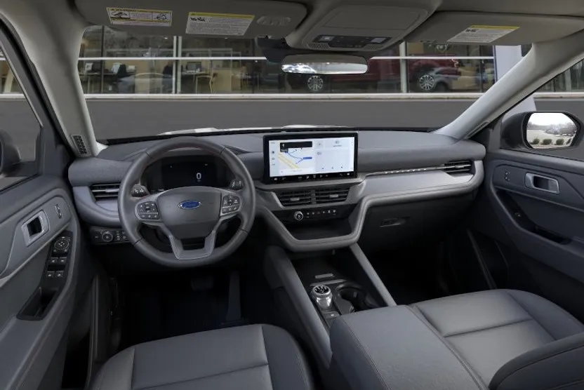 2025 Ford Explorer photo 1