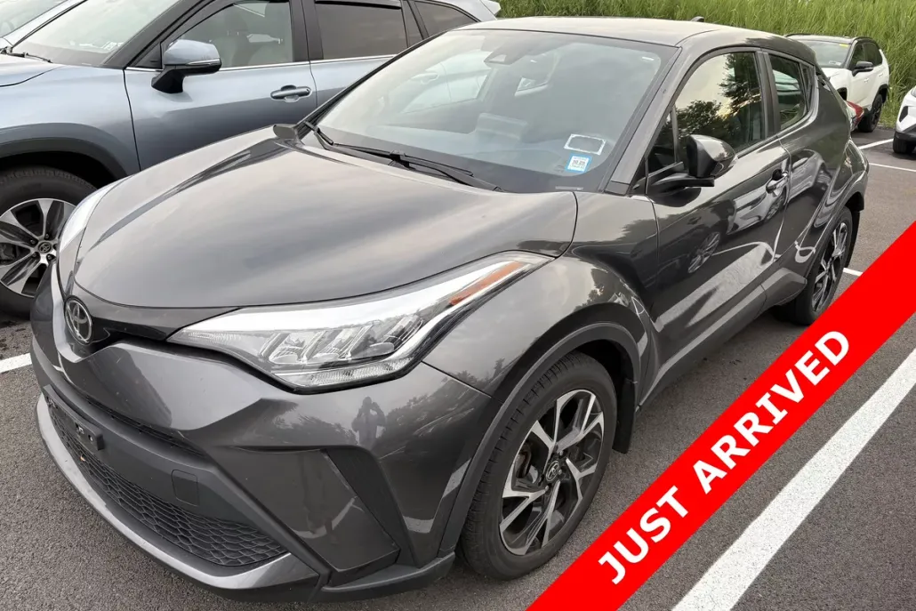 2022 Toyota C-HR XLE photo 1