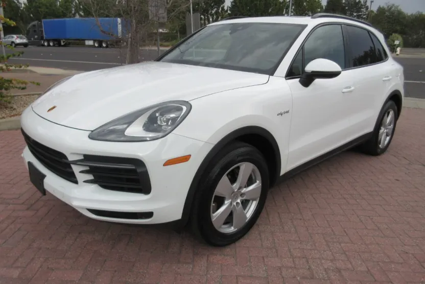 2021 Porsche Cayenne E-Hybrid photo 1