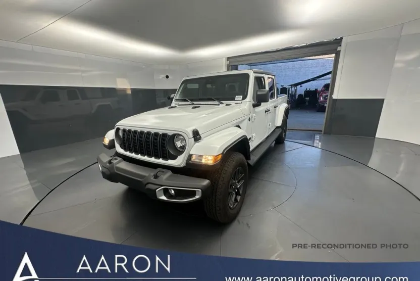 2024 Jeep Gladiator Sport S photo 1