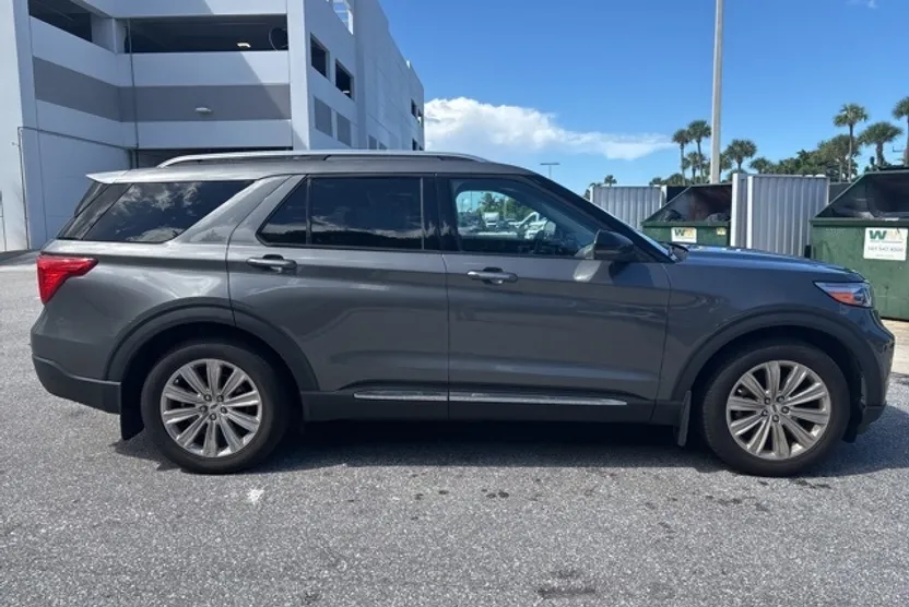2023 Ford Explorer Limited photo 1