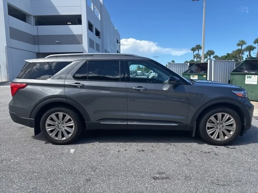 2023 Ford Explorer Limited photo 1