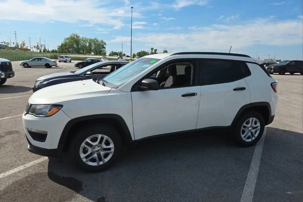 2018 Jeep Compass Sport photo 1