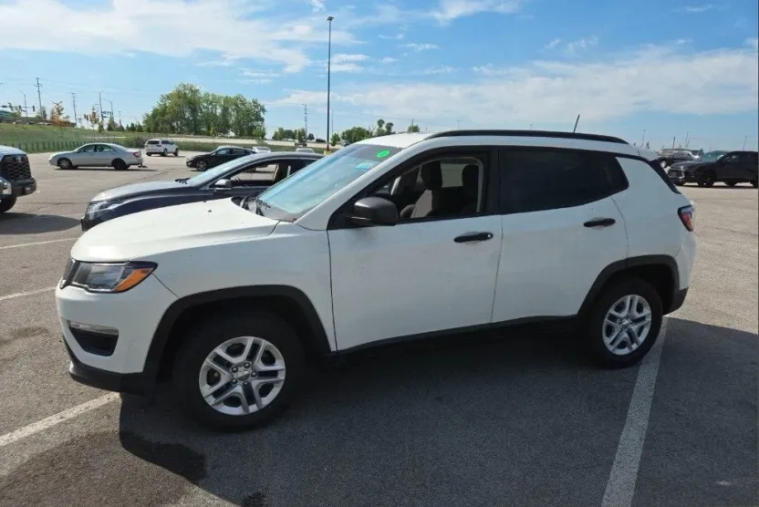 2018 Jeep Compass Sport photo 1