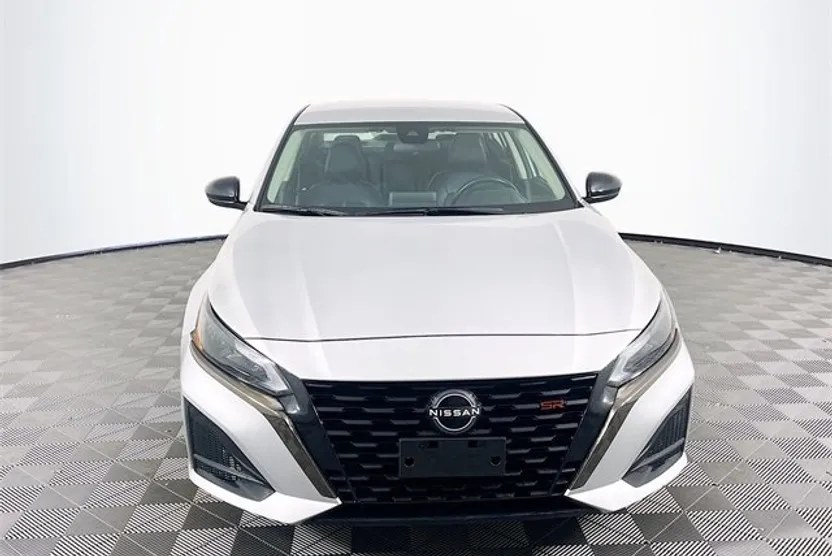2023 Nissan Altima 2.5 SR photo 1