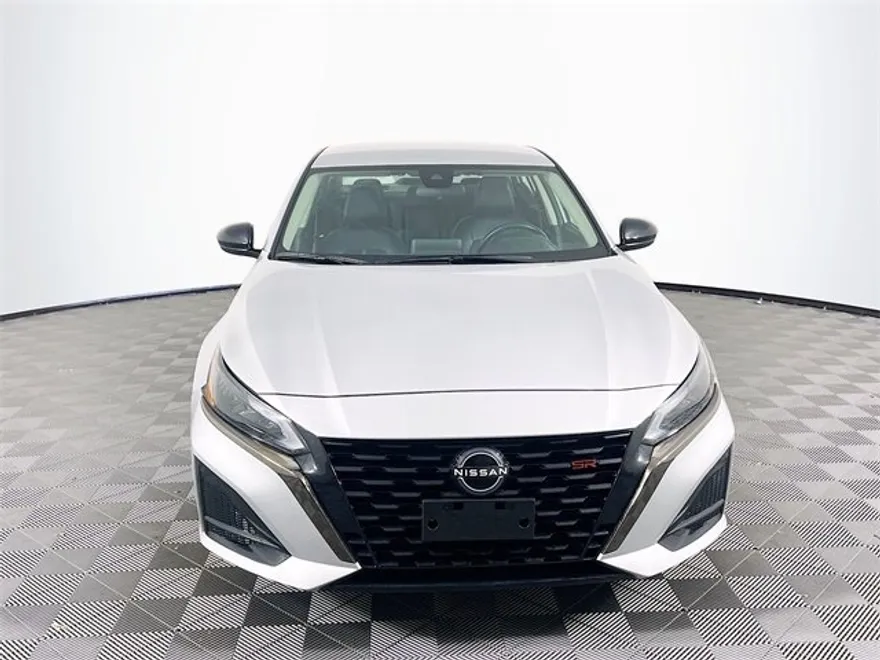 2023 Nissan Altima 2.5 SR photo 1