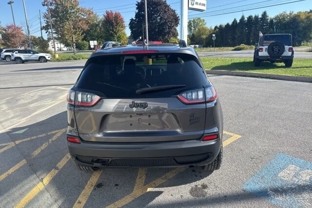 2022 Jeep Cherokee Latitude photo 1