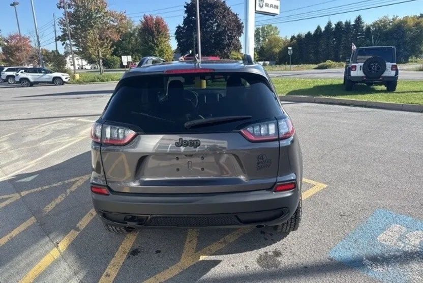 2022 Jeep Cherokee Latitude photo 1