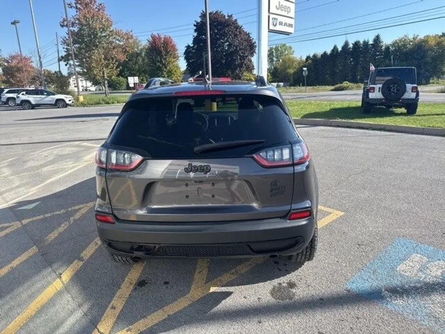 2022 Jeep Cherokee Latitude photo 1