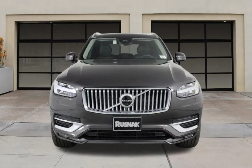 2025 Volvo XC90 photo 1
