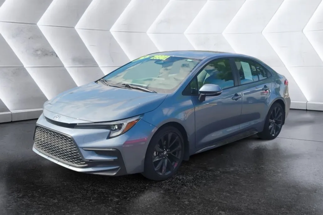 2024 Toyota Corolla SE photo 1