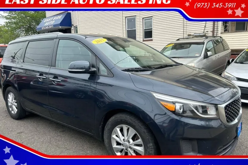 2015 Kia Sedona LX photo 1