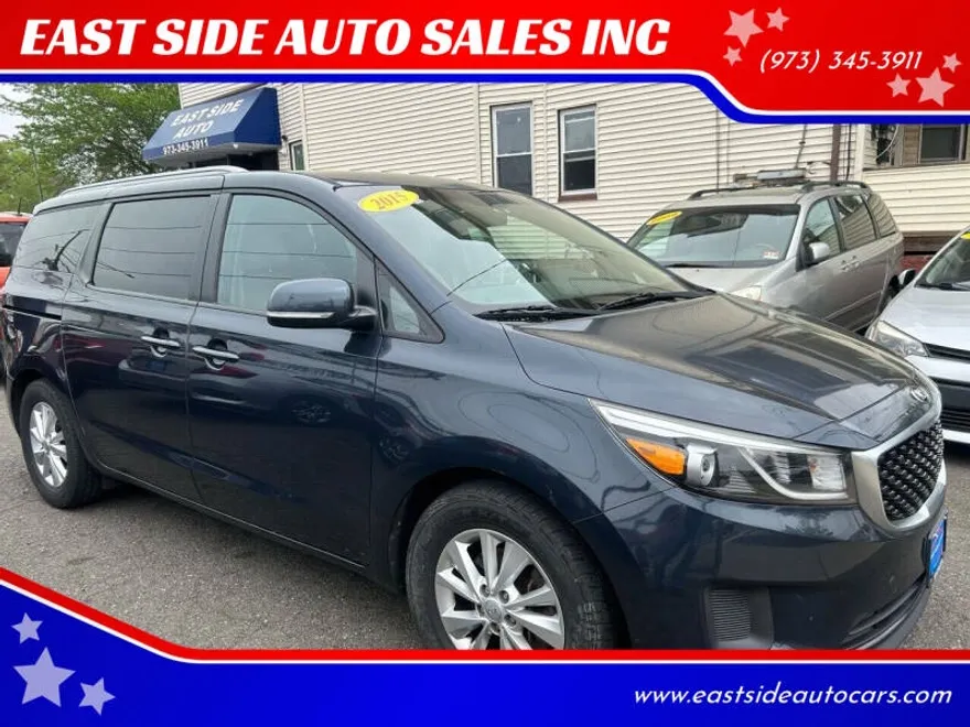 2015 Kia Sedona LX photo 1