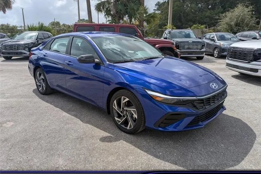 2025 Hyundai Elantra SEL Sport photo 1