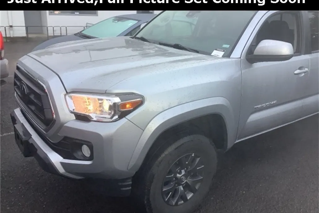 2022 Toyota Tacoma SR5 V6 photo 1