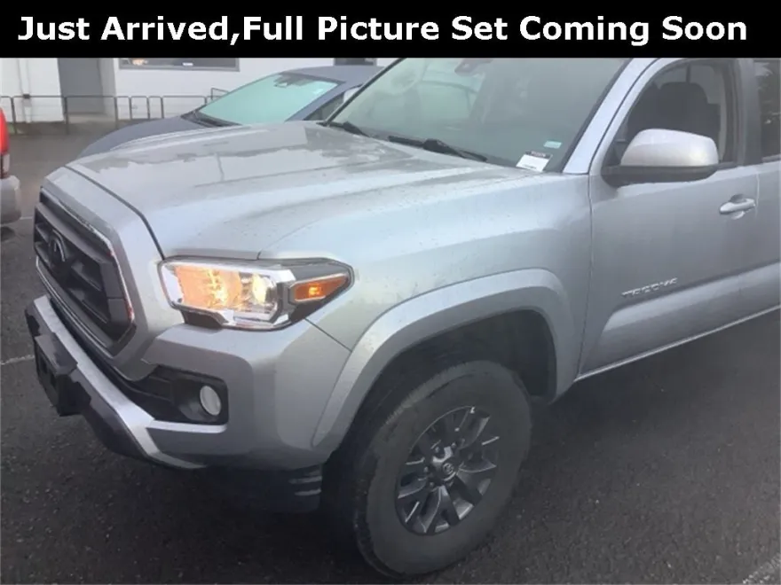 2022 Toyota Tacoma SR5 V6 photo 1