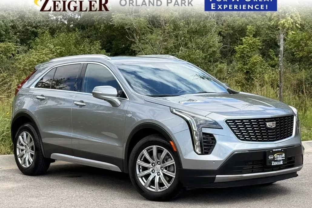 2023 Cadillac XT4 Premium Luxury photo 1