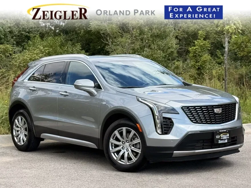 2023 Cadillac XT4 Premium Luxury photo 1