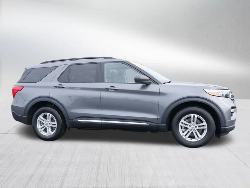 2023 Ford Explorer XLT photo 1