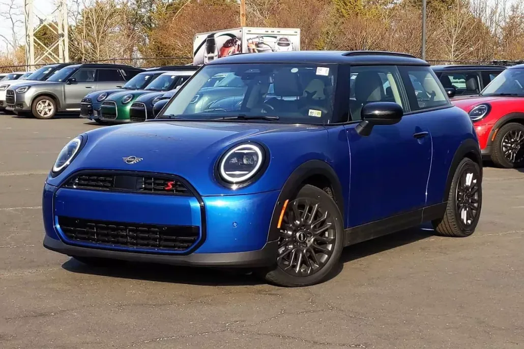 2025 Mini Cooper 2 Door Hardtop Signature photo 1