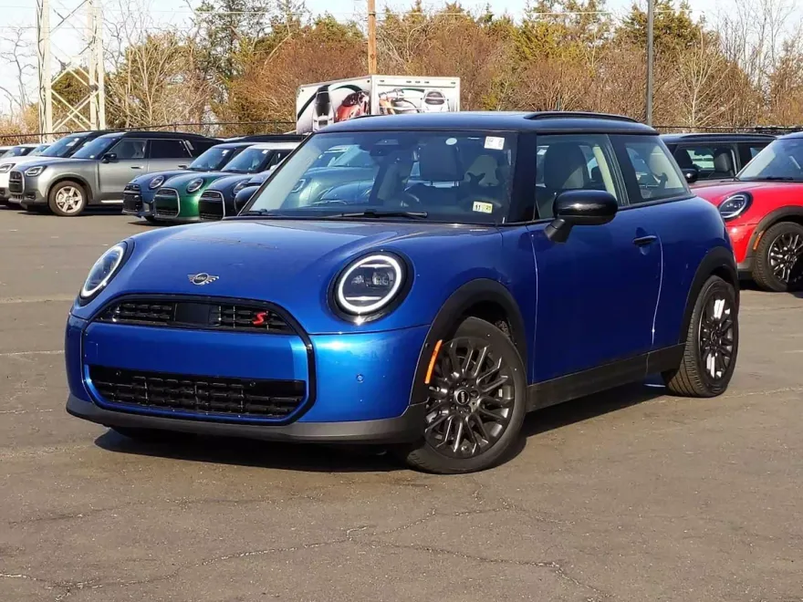 2025 Mini Cooper 2 Door Hardtop Signature photo 1