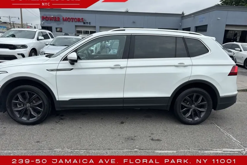 2022 Volkswagen Tiguan SE photo 1
