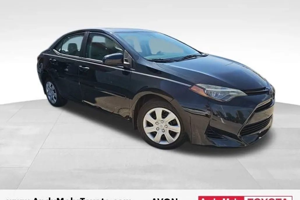 2018 Toyota Corolla LE photo 1
