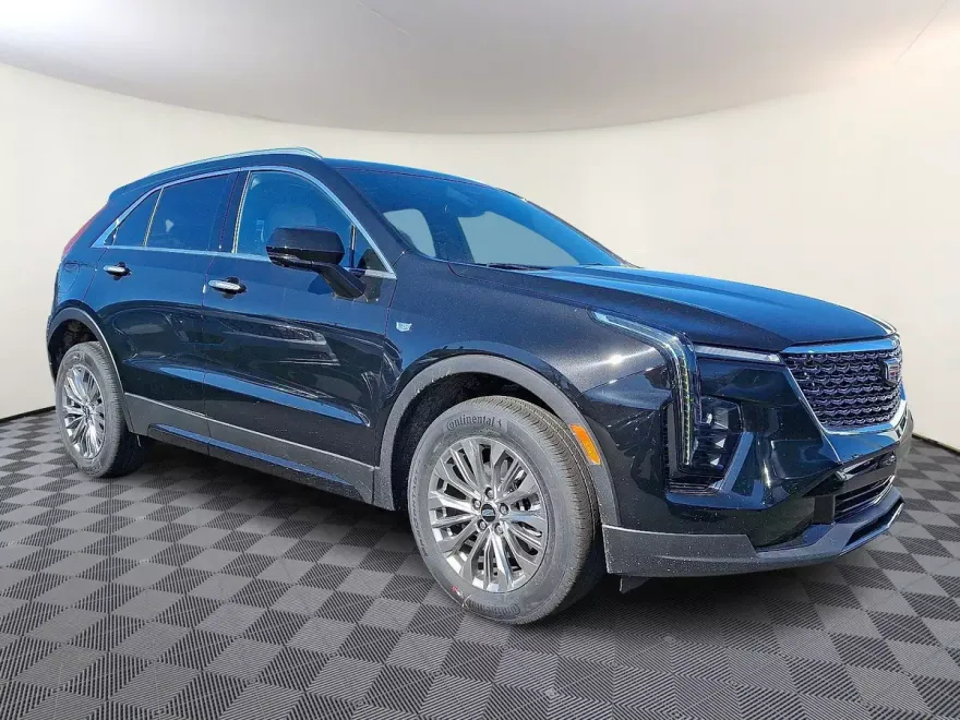 2025 Cadillac XT4 Premium Luxury photo 1